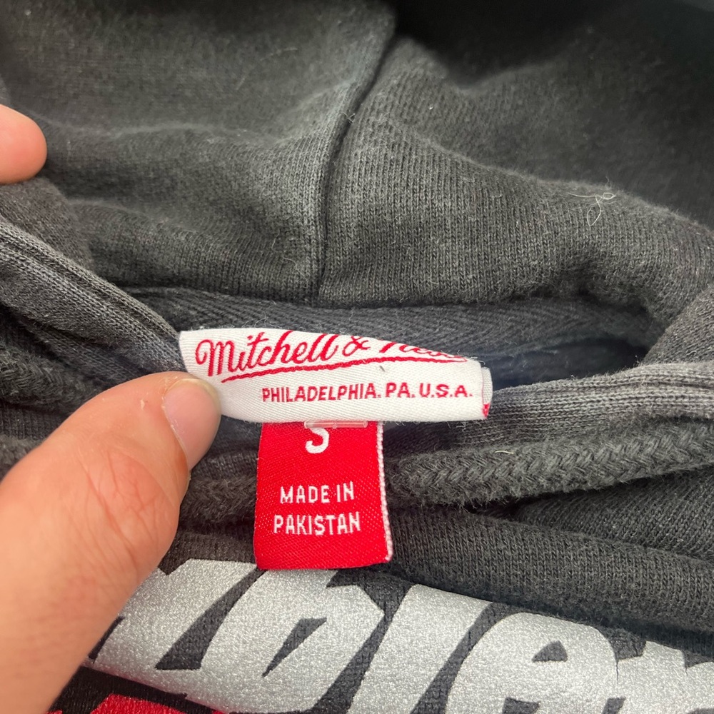 Mitchell & Ness Toronto Raptors Hoodie Small - Picture 3 of 3